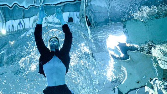 Image Limitless with Chris Hemsworth 1