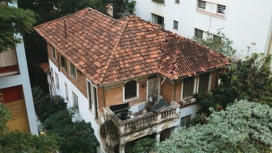 Image Abandonada: La Mujer de la Casa en Ruinas 3