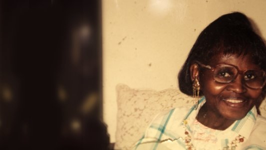 Image Abandonada: La Mujer de la Casa en Ruinas 2