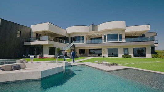 Image Selling the OC 6