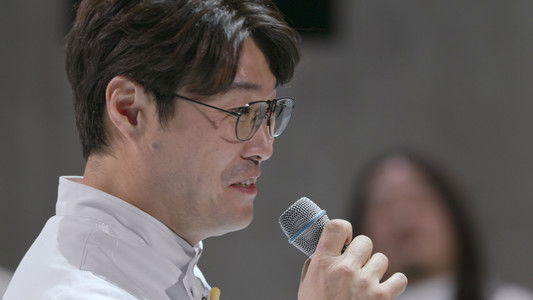 Image Guerra de cucharas blancas contra negras 5