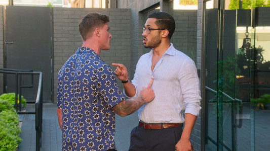 Image Selling the OC 3