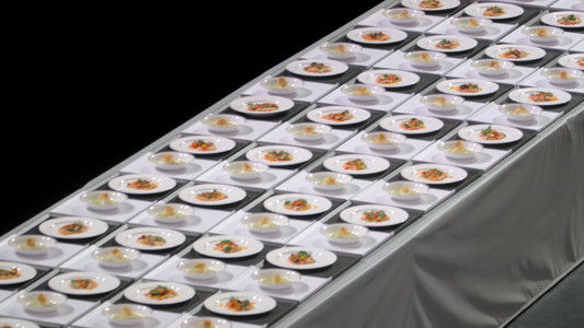 Image Guerra de cucharas blancas contra negras 7