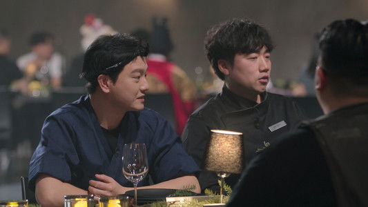 Image Guerra de cucharas blancas contra negras 1